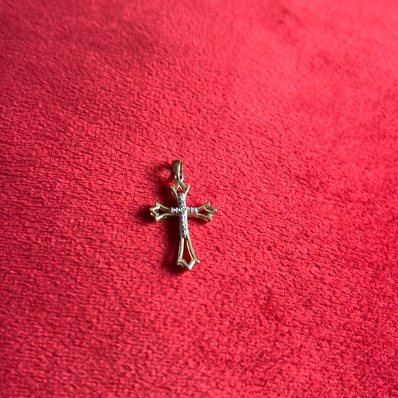 I bought for my daughter, she never used.
Gold 10k and diamonds. - Picture 1 of 1